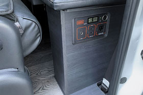 HIACE VAN S-GL 8ナンバーキャンピングカーキット