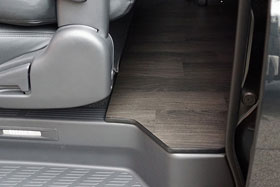 CRUNK製 HIACE S-GL フロアーボード 2分割 / ダークウッド